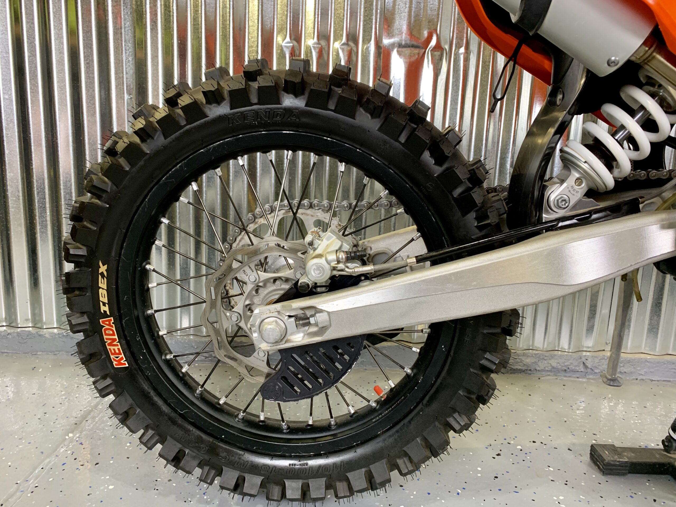 Kenda K774 Ibex Hybrid tire